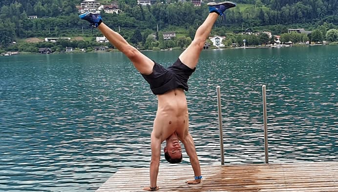 Handstand im Skilltraining.